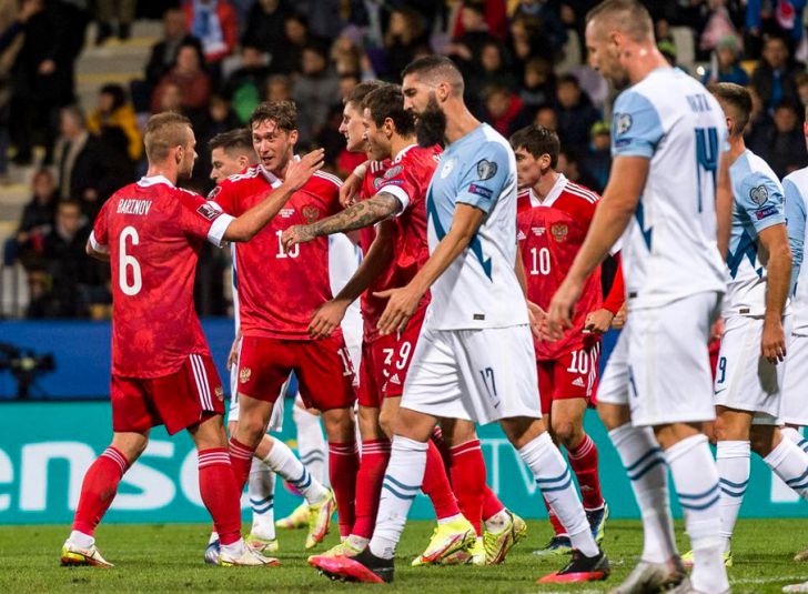 футболисты