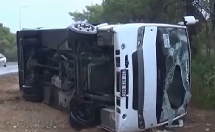 Автобус с российскими туристами перевернулся в турецкой Анталье