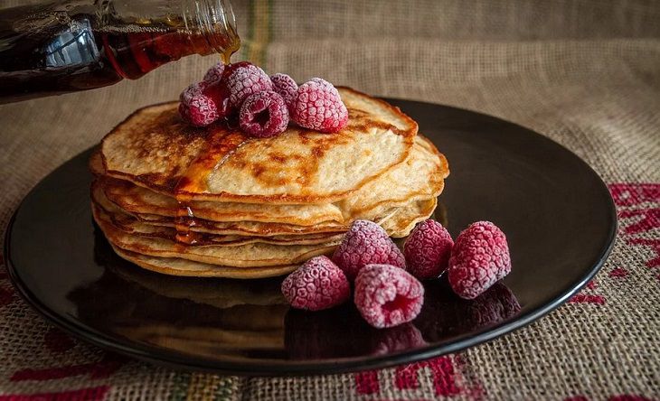 Как приготовить дрожжевые блины: секрет в кипятке блины