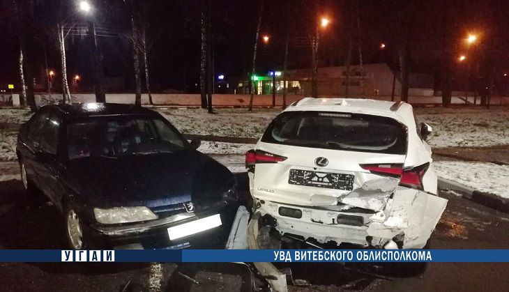 Пьяный водитель разбил 5 припаркованных авто в Новополоцке автомобили