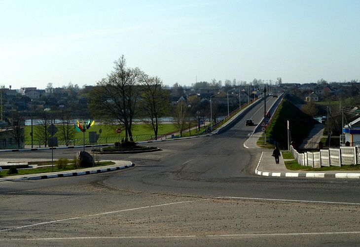 Сколько зарабатывают белорусы в провинции? Узнали в Дубровно город