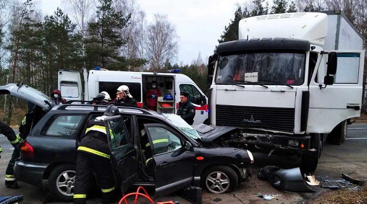 Сотрудники МЧС спасли водителя после аварии в Мозырском районе