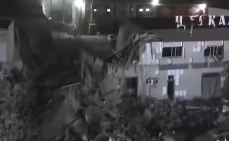 Взрыв в казахстанском Актау полностью разрушил двухэтажное здание кафе