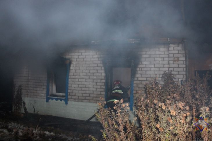 Пожар в Бешенковичском районе: один человек пострадал, трое погибли Дом Пожар