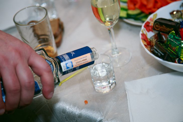 Зачем опытные хозяйки добавляют в котлетный фарш водку: об этом мало кто знает водка