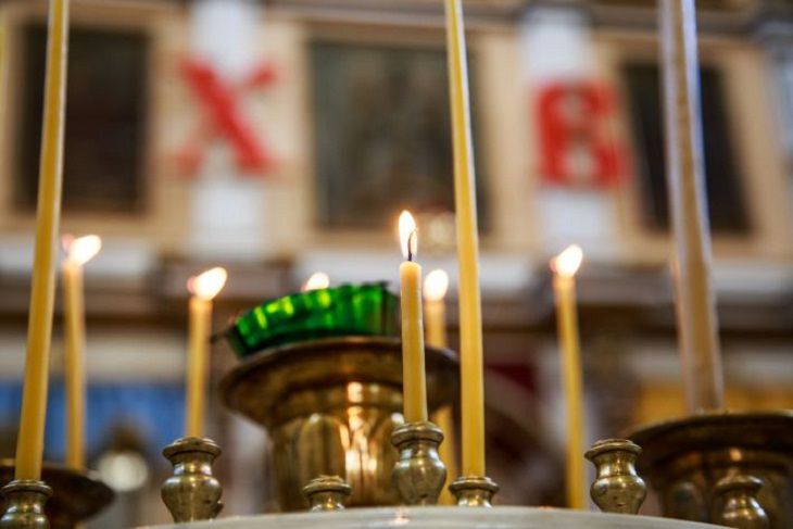 Сегодня православные отмечают День Андрея Первозванного: что можно и что нельзя делать свеча