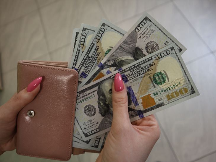 Турагент из Мозыря обманула 39 клиентов на 90 000 рублей деньги