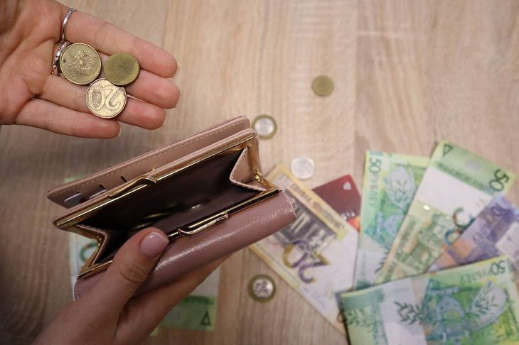 В МНС рассказали о последствиях выплат зарплат в конвертах деньги