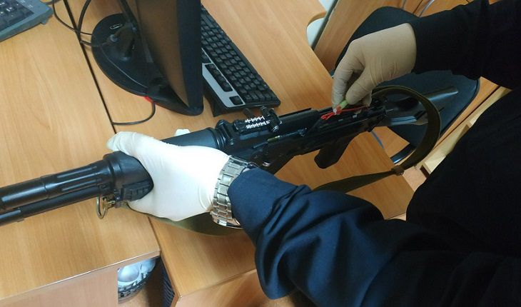 В Гродно мужчина обиделся на таксиста и направил на него автомат автомат