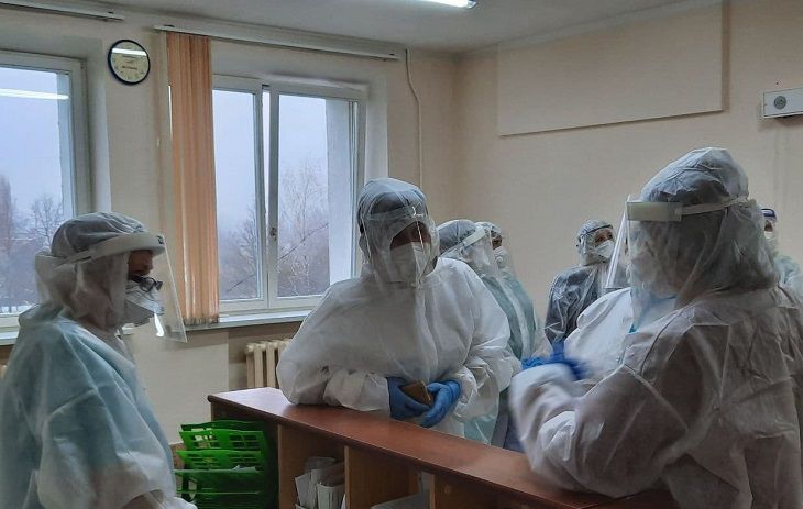 1 596 случаев COVID-19 выявлено в Беларуси за сутки врачи