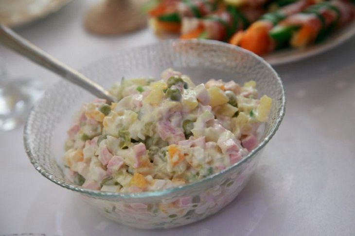 Что добавить в «Оливье», чтобы салат стал в сто раз вкуснее: секреты приготовления
