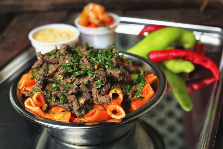 Когда солить тушеную печенку, чтобы она не была жесткой: многие хозяйки об этом не знают печёнка