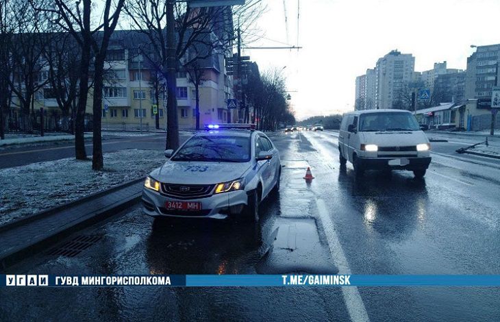 В Минске милицейский автомобиль столкнулся с электросамокатом автомобиль