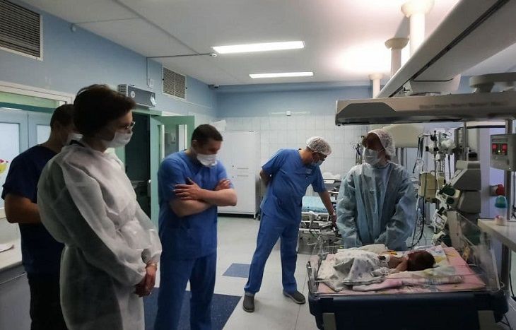 Белорусские врачи спасли 2-месячную девочку с коронавирусом врачи