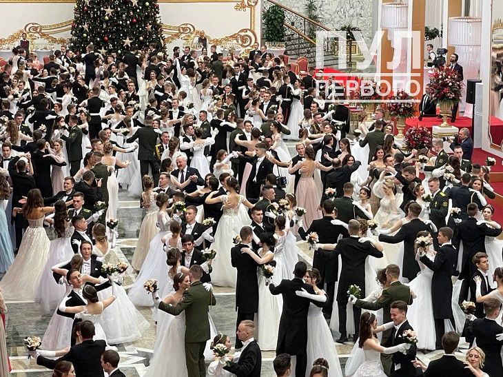 На новогоднем балу Лукашенко адресовал белорусам важный месседж бал