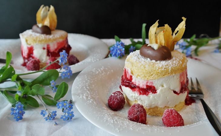 Как приготовить торт из трех ингредиентов без духовки: гости подумают, что «Наполеон»
