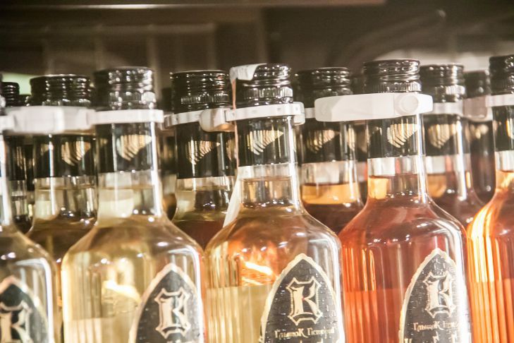 В Беларуси производителей алкоголя поставили на счетчики бутылка