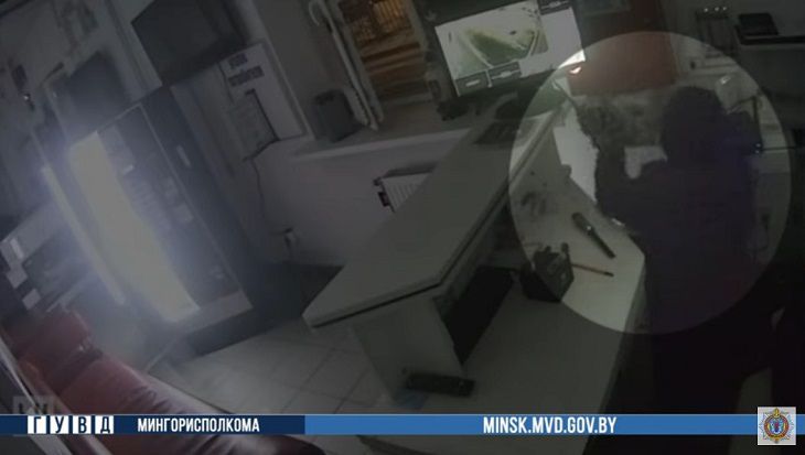 Как в голливудском фильме. В Минске с автомойки похитили сейф с деньгами мужчина