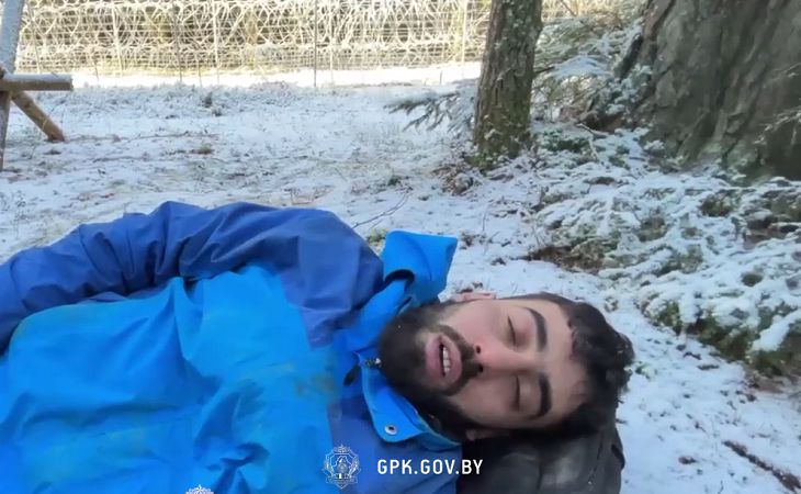 Польские пограничники выбросили к границе с Беларусью беженца со сломанной ногой и обморожением