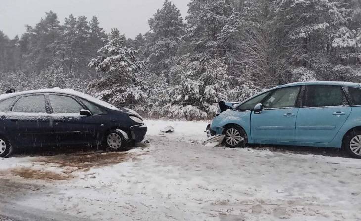 В лобовом ДТП под Калинковичами пострадала 12-летняя девочка ДТП