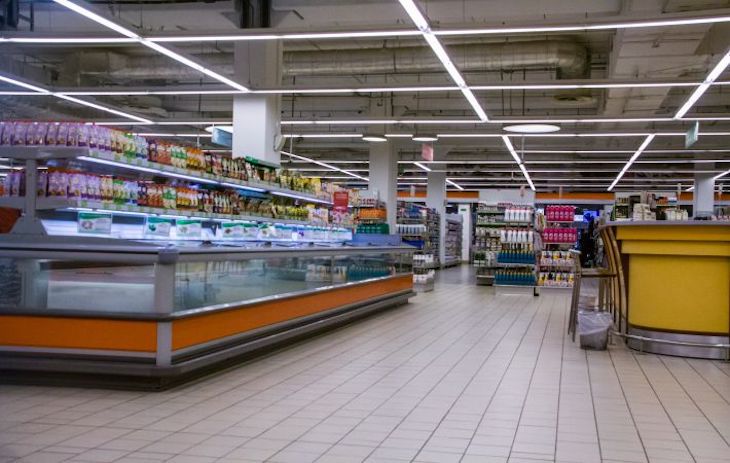 В Беларуси подешевели продукты: кто может рассчитывать на «социальную» скидку в 10% магазин