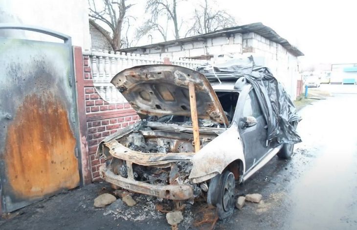 Минчанин обиделся на соседа и поджег его автомобиль поджог