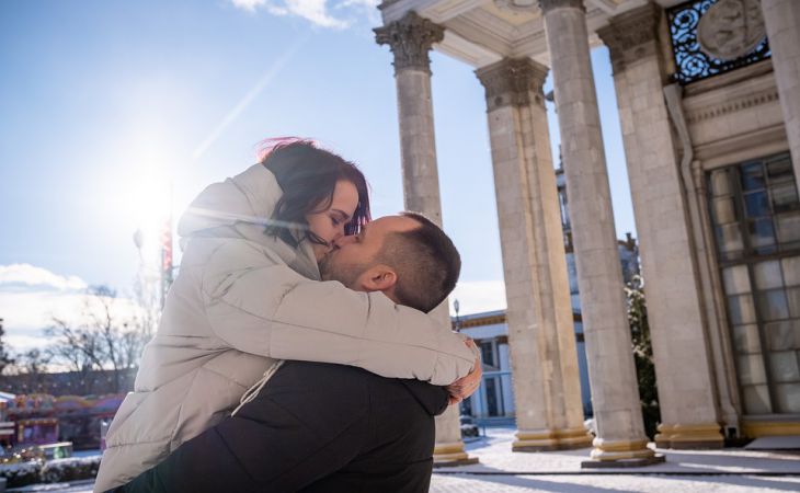 5 жестов, по которым мужчина может понять, что женщина начала обманывать