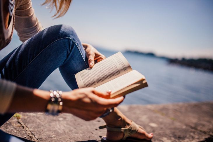 Ученые рассказали, почему так важно читать книги Чтение Книга