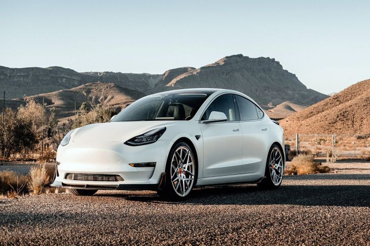 Хакер-подросток взломал 25 электромобилей Tesla из 13 стран мира Электрокар Tesla