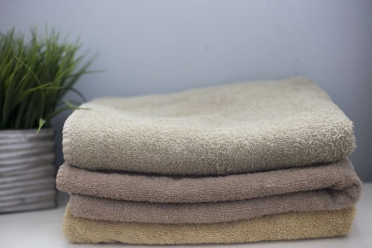 Если белье или полотенца неприятно пахнут после стирки, то воспользуйтесь простой уловкой