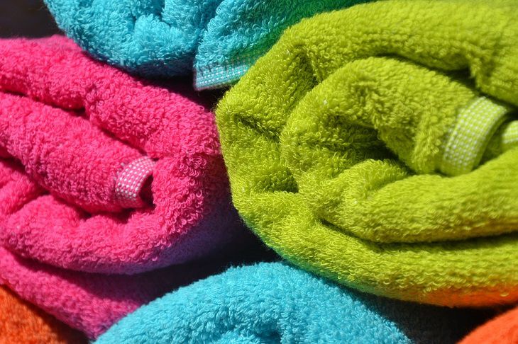 Почему полотенца через некоторое время начинают царапаться или затвердевать: секрет хозяйкам, как это предотвратить