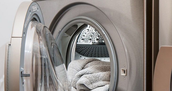 Вещи, которые вы зря боитесь класть в стиральную машину: об этом знают единицы