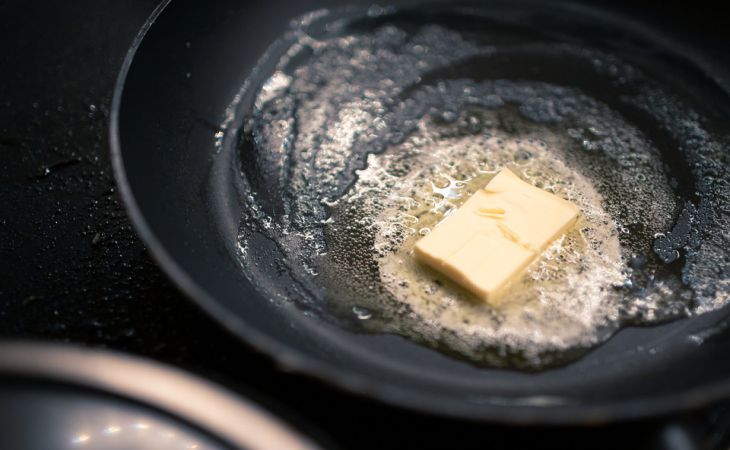 Как вернуть к жизни пригоревшую посуду с помощью двух средств, что есть у вас дома 