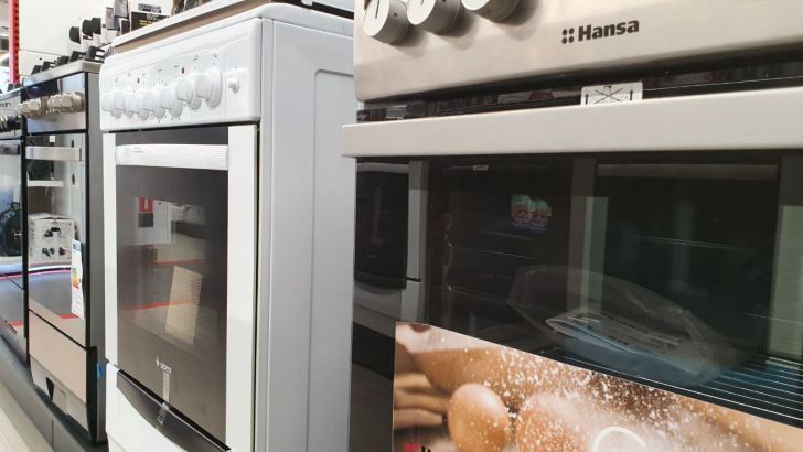 Чем натереть грязную духовку, чтобы она очистилась за ночь, пока вы будете спать