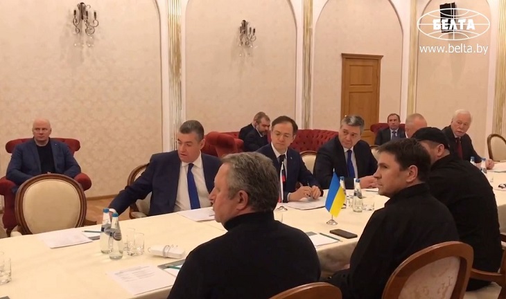 «Вы можете чувствовать себя в полной безопасности». В Беларуси стартовали переговоры Москвы с Киевом люди