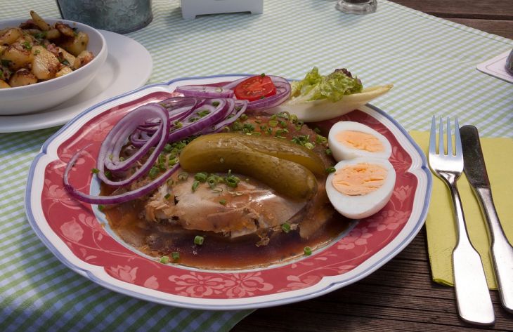 Чтобы научиться варить идеальный холодец, нужно запомнить всего 5 хитростей Чтобы научиться варить идеальный холодец, нужно запомнить всего 5 хитростей