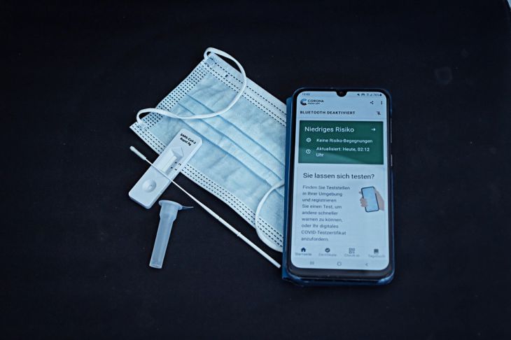 Китайские ученые научились диагностировать COVID-19 менее чем за 4 минуты Маска Смартфон Тест