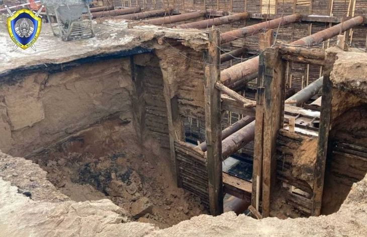 СК заявил о гибели рабочего, засыпанного грунтом на строительстве станции метро грунт