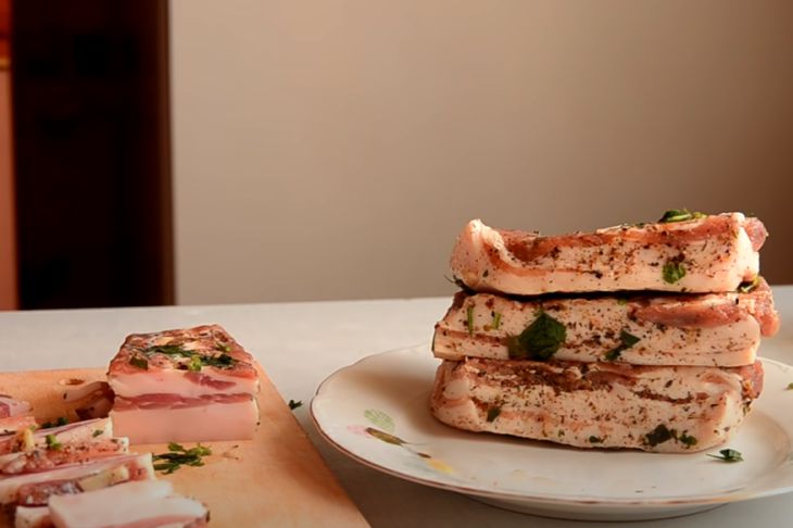 Таким способом сало вы точно не солили: сало получается фантастически вкусное Таким способом сало вы точно не солили: сало получается фантастически вкусное