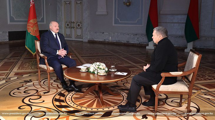 «Янукович и я – большая разница». Лукашенко о своем появлении с автоматом Лукашенко