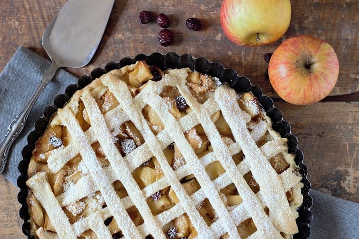 Зачем добавлять майонез в тесто для яблочного пирога: хитрость продвинутых хозяек