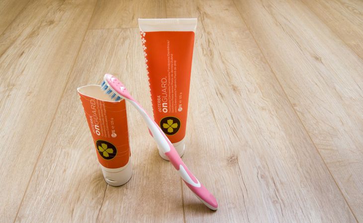 Для чего хозяйки зубную пасту смешивают с хозяйственным мылом: хитрость, которая пригодится
