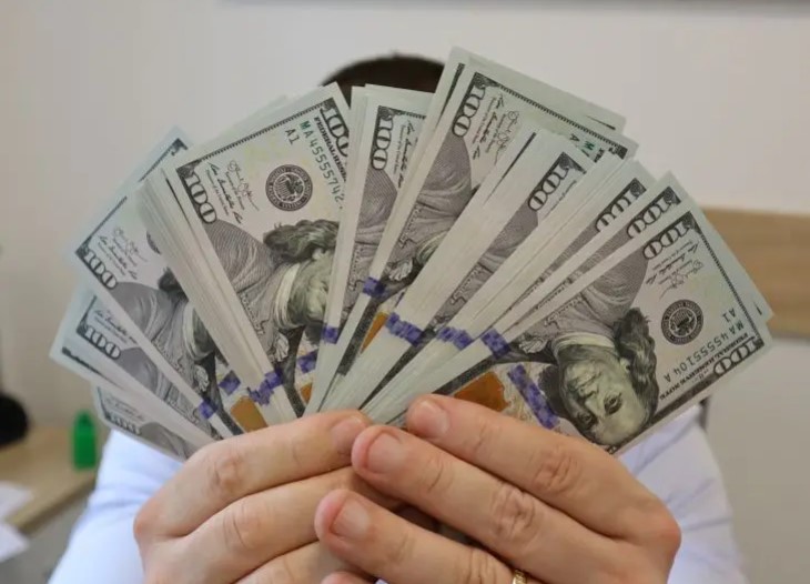 4 знака зодиака, которым деньги приплывут в руки весной деньги