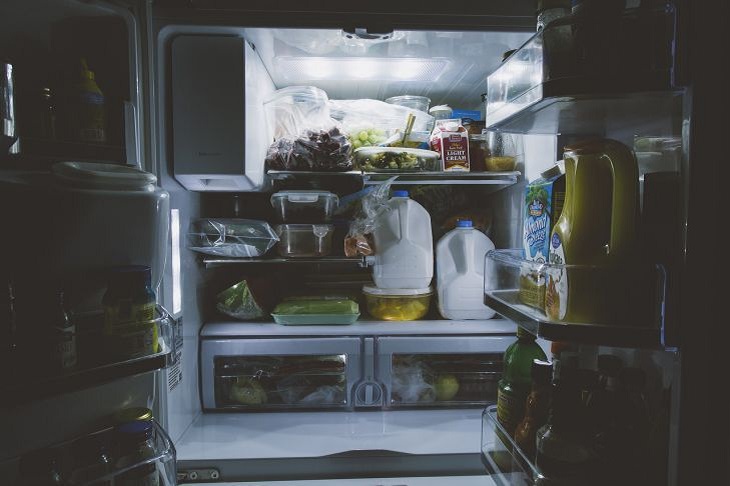 Чем отмыть холодильник за 2 минуты: простая хитрость