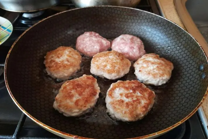 Как приготовить диетические котлеты из гречки с грибами: интересный и необычный рецепт