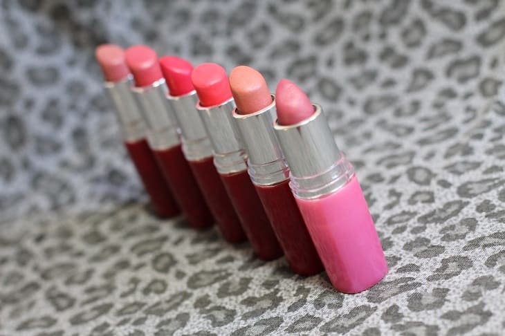 Где опытные женщины используют старую губную помаду: многие даже не догадываются об этом