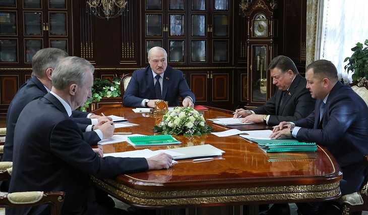 Лукашенко: «Кто-то может сесть просто в тюрьму, я вас предупреждаю»
