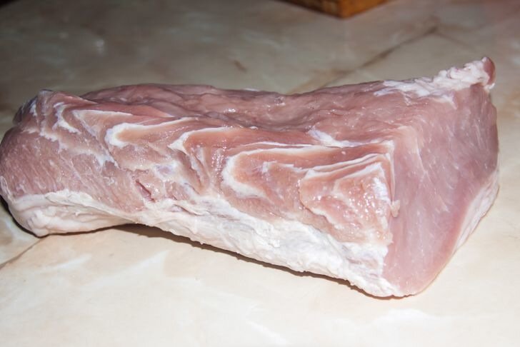 Опасная ошибка при размораживании мяса: ни в коем случае не делайте так мясо