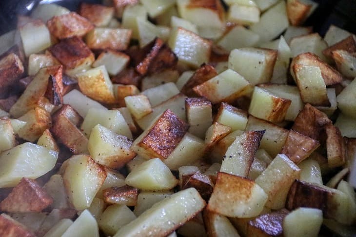 Жареная картошка, которая никогда не разваливается: кулинарная хитрость
