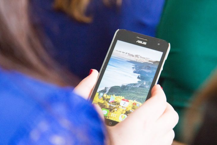 Из Google Play удалены российское и белорусское приложения Сбербанка смартфон